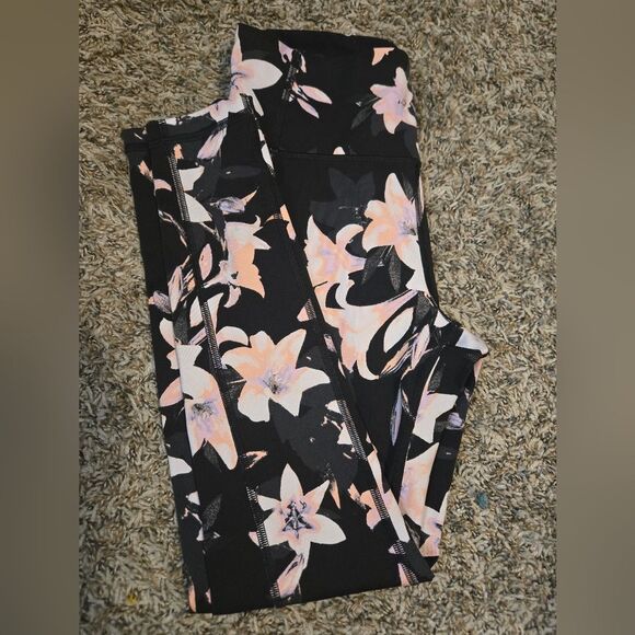 Victoria's Secret Black and Pink Floral Leggings - Picture 6 of 6